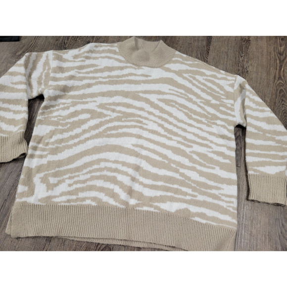 Maurices Beige White Zebra Animal Print Stripe Crewneck Sweater XL Pullover - Picture 1 of 4